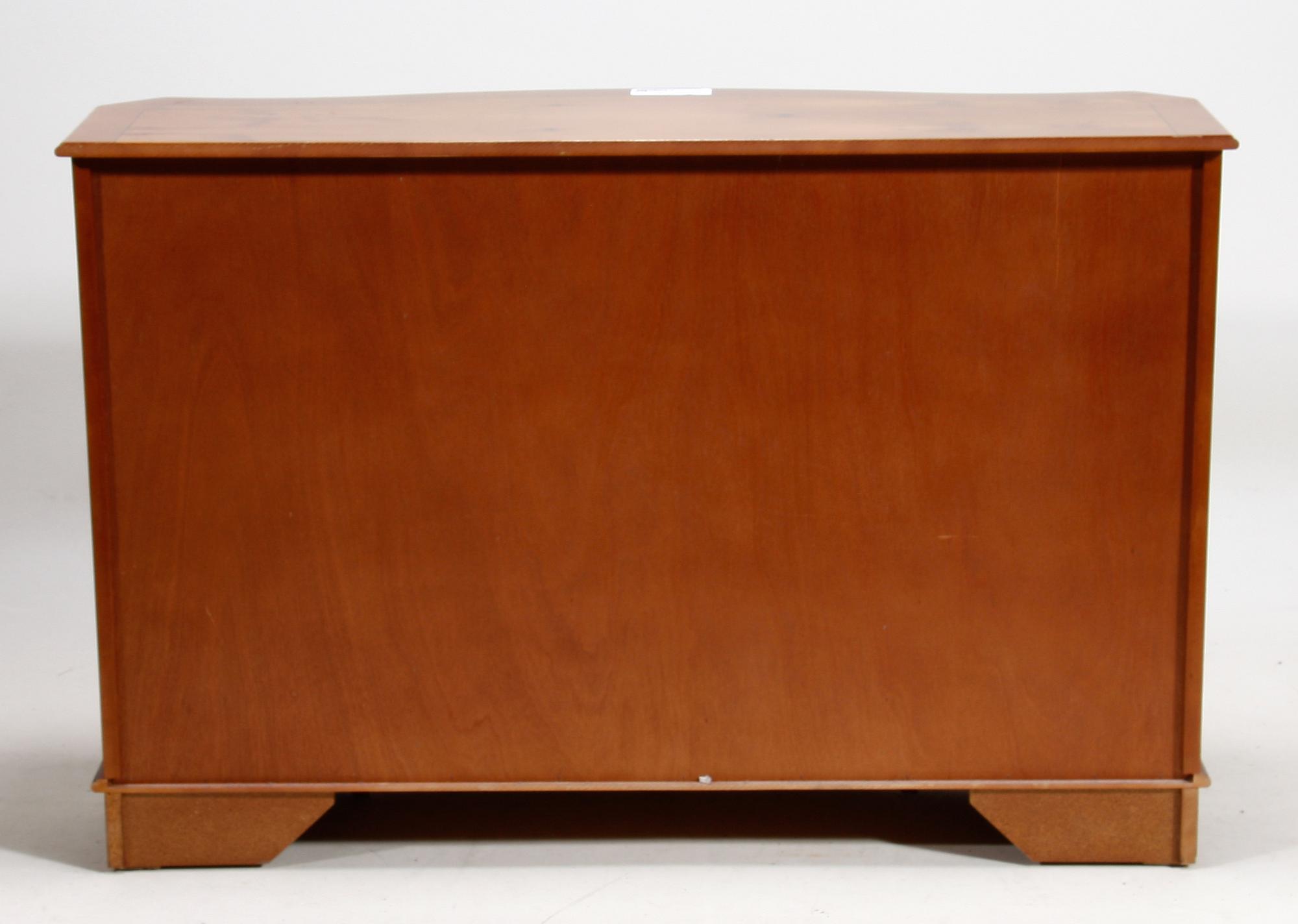 HALLBYRÅ, engelsk stil. 1900-talets slut.