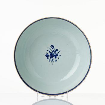 Bålar med fat, ett par , kompaniporslin. Qingdynastin, 1700-tal.
