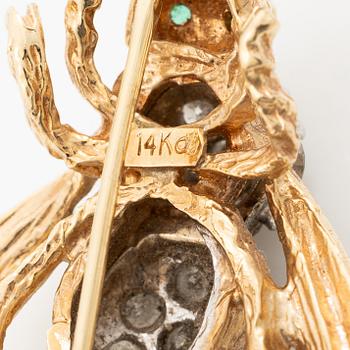 Brooch in the shape of a bee, 14K gold with brilliant-cut diamonds.