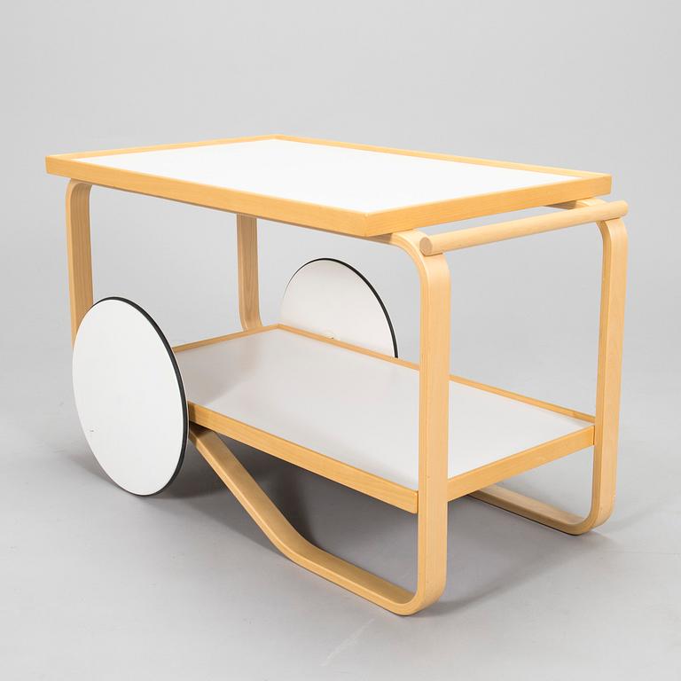 Alvar Aalto, serveringsvagn, modell 901, Artek 2009.