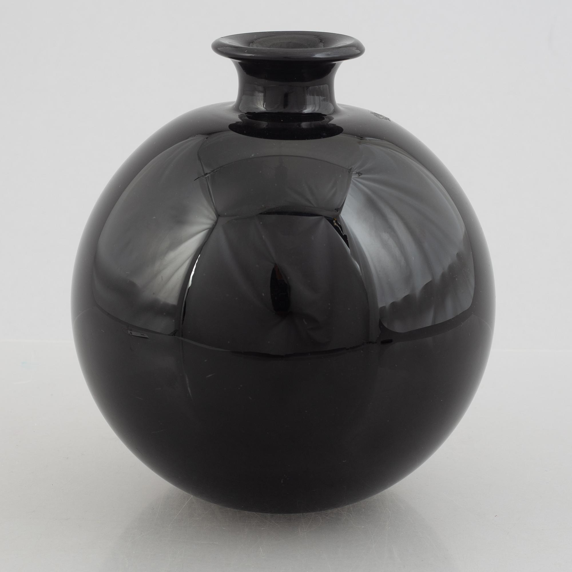 Harald Notini, a "Cryopas" vase model C11550, Pukebergs Glasbruk, 1930s.