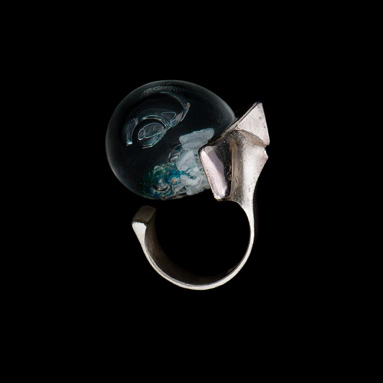 BJÖRN WECKSTRÖM, RING Petrified Lake, sterling silver, akryl. Lapponia 1972.