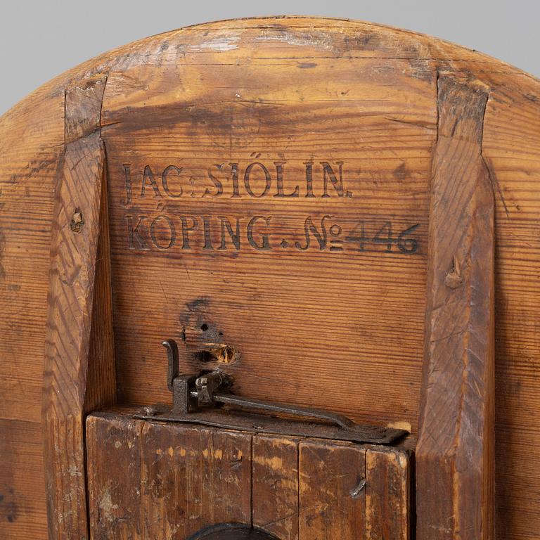 An alder veneered tilt-top table by J. Sjölin (master 1767-1785).