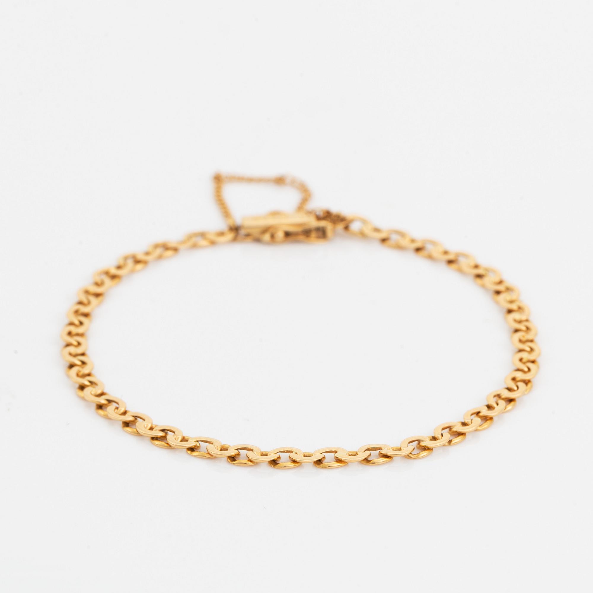 18K gold bracelet.