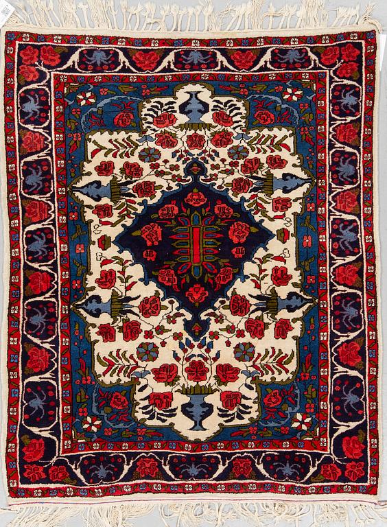 A RUG, oriental, ca 139 x 113 cm.