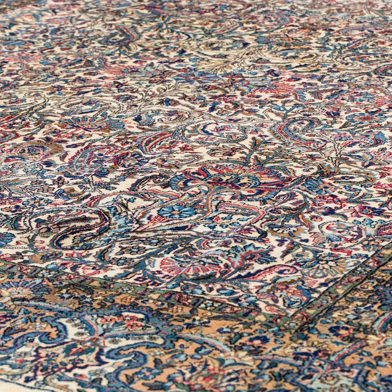A semi-antique carpet from Kerman, 346 x 273 cm.