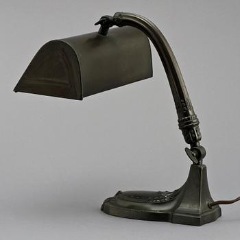 BORDSLAMPA/VÄGGLAMPA, s k kippstake, jugend, 1900-talets första kvartal.