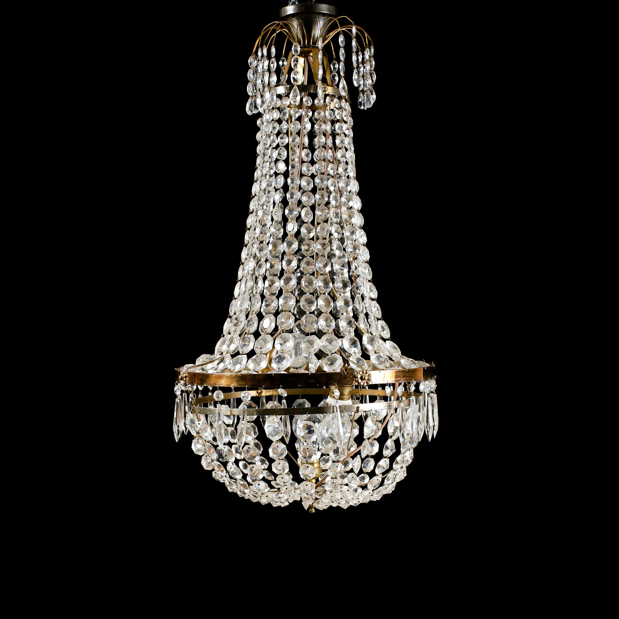 LJUSKRONA, gustaviansk stil, 1900-talets första hälft, höjd 84 cm.