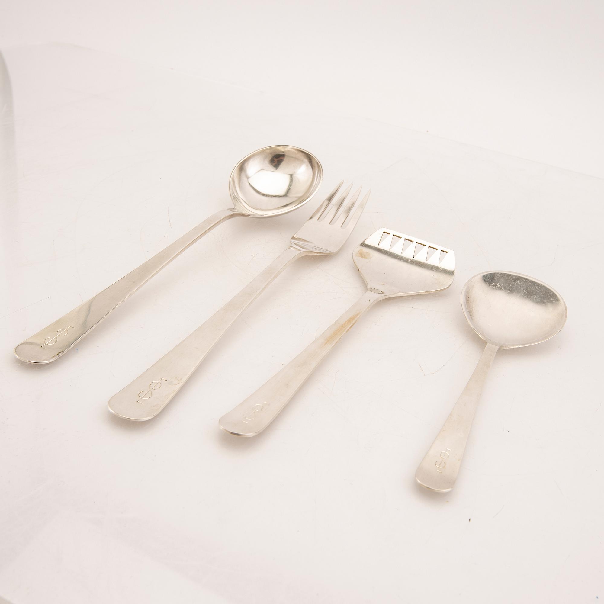 Wiwen Nilsson, uppläggningsbestick 4 delar, silver. 1967 och 1970.