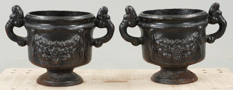 URNOR, gjutjärn, omkring 1800-talets mitt.