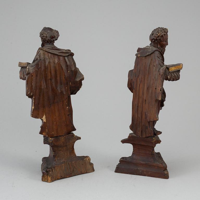 A pair of carved wood figures, probably 17th century.