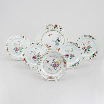 Five Famille rose plates and a charger, China, Qianlong (1736-95).