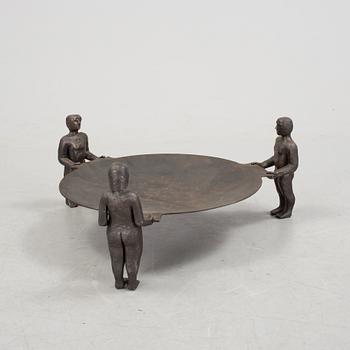 ERIK HÖGLUND, skulptur/skålfat, järn/smide, stämplad HÖGLUND. Lars KONSTSMIDE. L. Larsson.