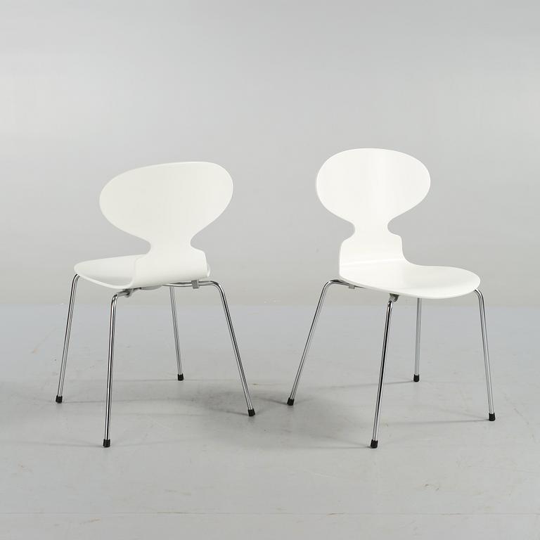 STOLAR, ett par, "Myran", Arne Jacobsen för Fritz Hansen.