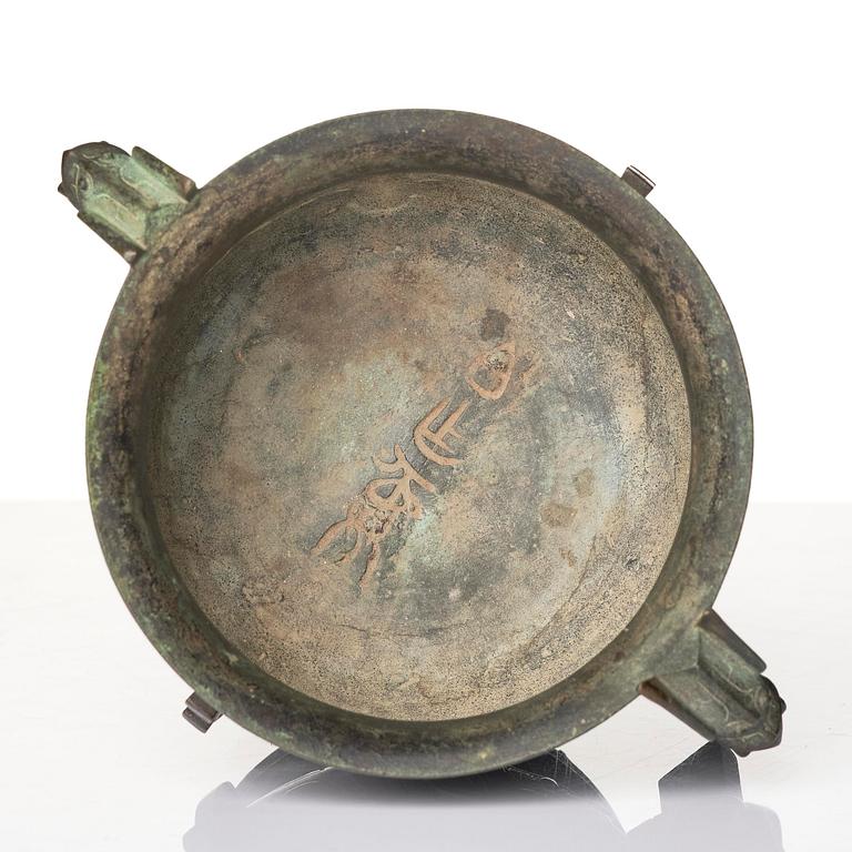 Rökelsekar, brons. Qingdynastin, 1700-/1800-tal.