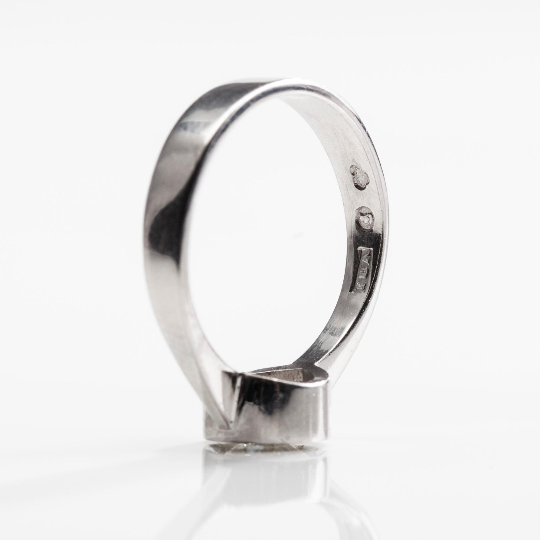 RING, 18K vitguld, gammalslipad diamant ca 0,90 ct. IMB Stockholm 1986. Vikt 3,3 g.