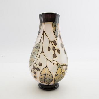 Eva Englund, a graal vase, Orrefors Gallery, 1986.