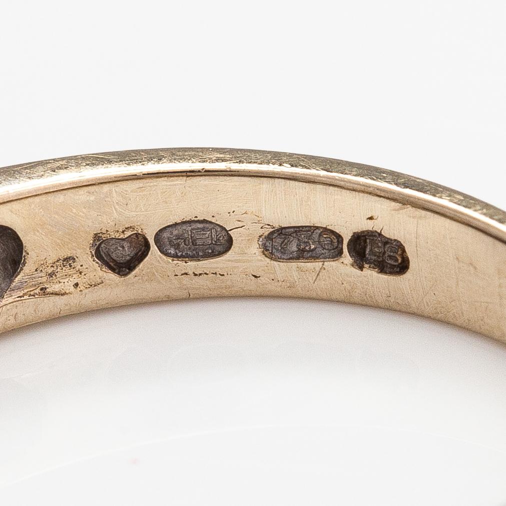 An 18K gold ring with diamonds ca. 0.40 ct in total. Harri Lahtinen, Helsinki 1988.
