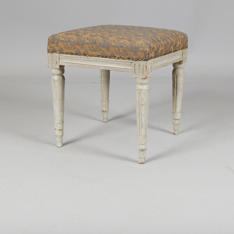 TABURETT, sengustaviansk, omkring år 1800.