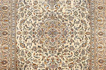 A Kashan carpet, c. 388 x 285 cm.