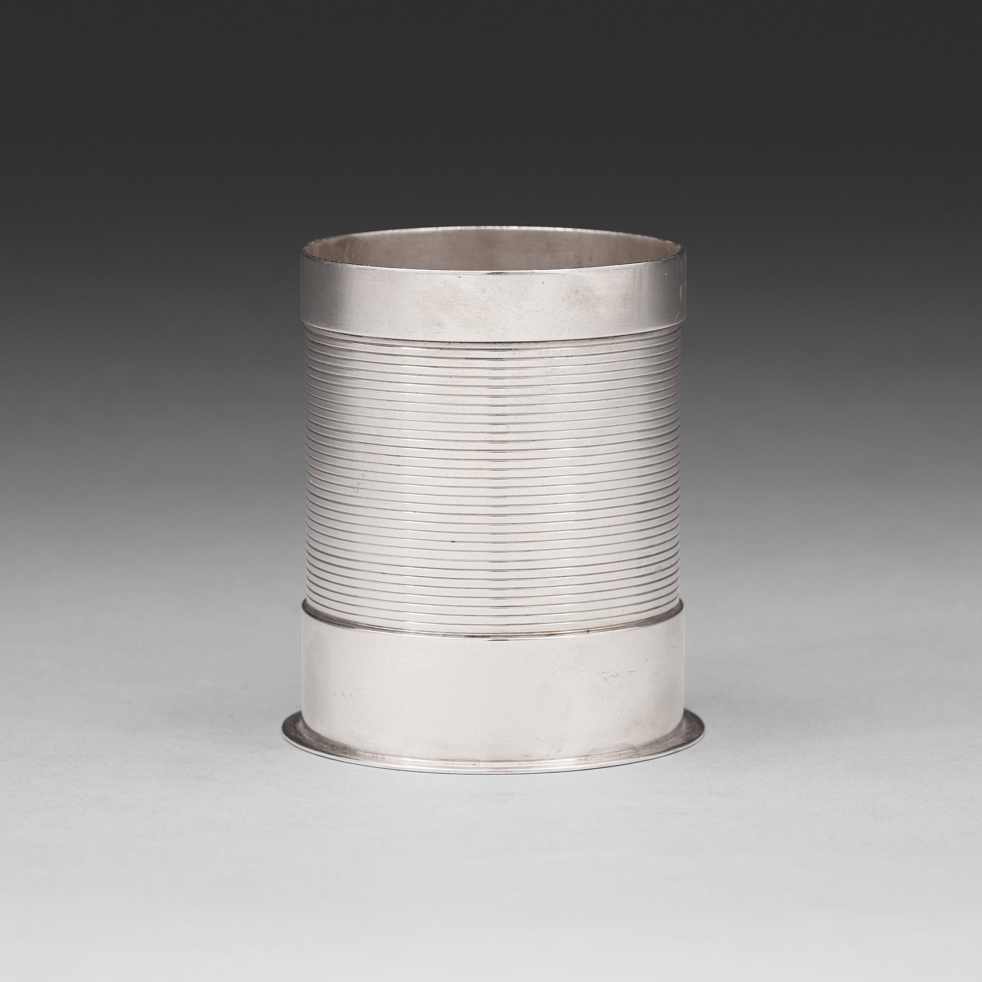 Sigvard Bernadotte, flaskhållare (för ölflaska), Firma Georg Jensen, Köpenhamn 1925-32, sterling silver,