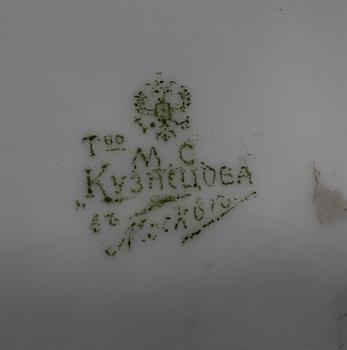 TÄNDSTICKSHÅLLARE, porslin, M.S. Kuznetsov, Ryssland 1889-1917.