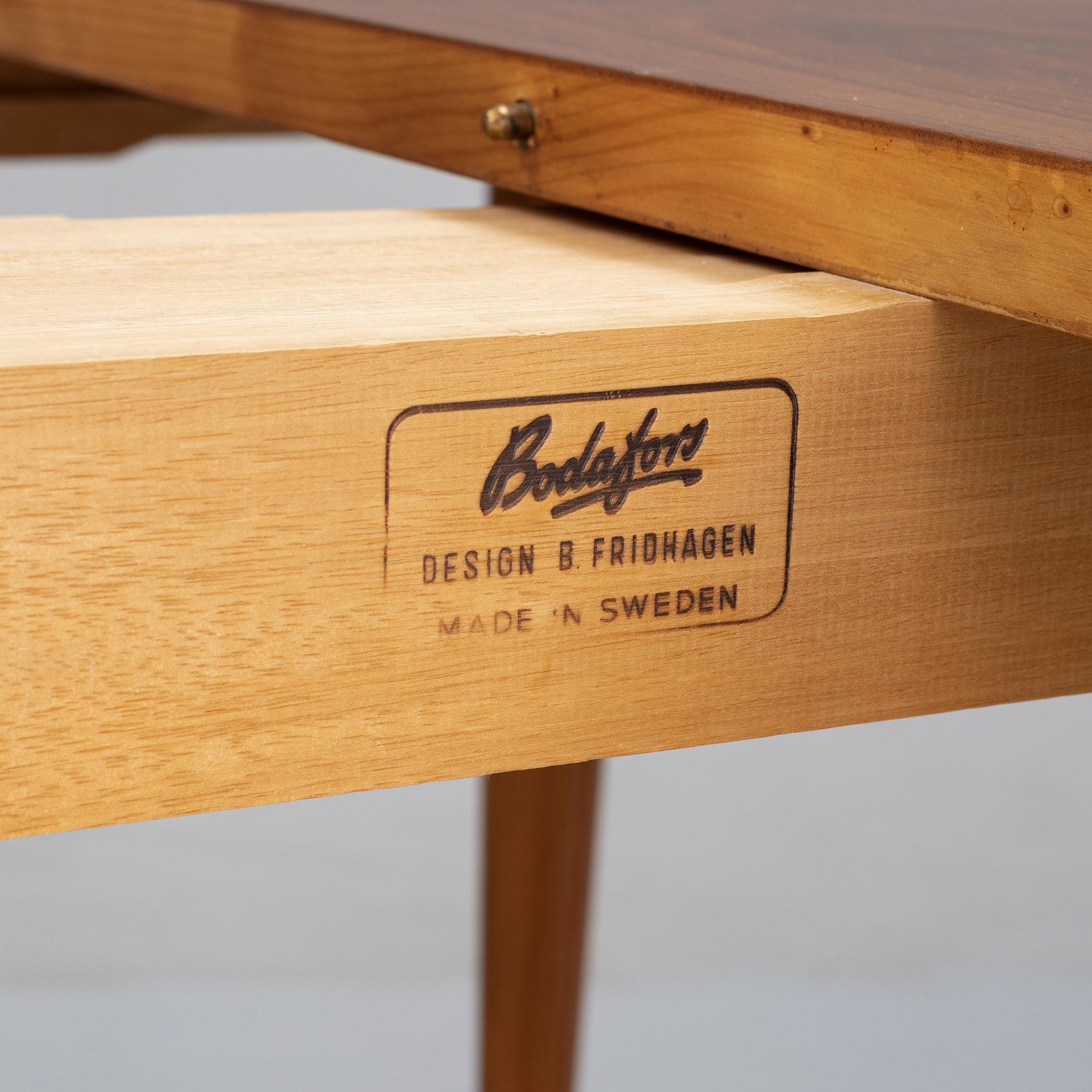 A walnut dining table by Bertil Fridhagen, Bodafors, 1960's.