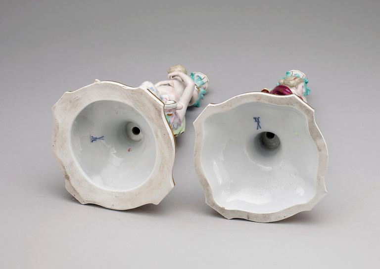 LJUSSTAKAR, ett par, porslin, nyrokoko, Meissen, Tyskland, 1800-tal.