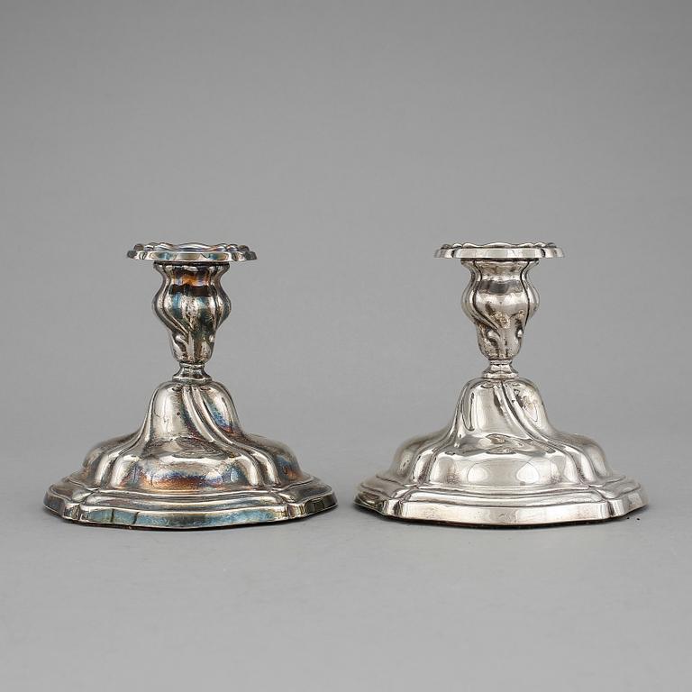 LJUSSTAKAR, ett par, silver, svenska importstämplar, 1900-talets mitt.