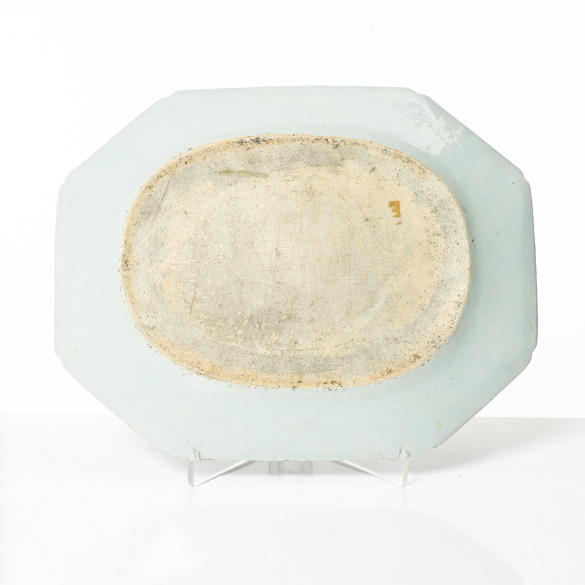 A Chinese blue and white export porcelain dish, Qing dynasty, Qianlong (1736-95).