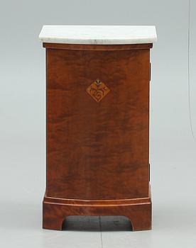 POTTSKÅP, ett par, 1930-tal.