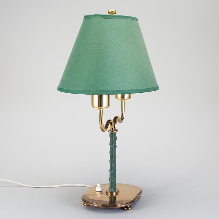 JOSEF FRANK, bordslampa, Firma Svenskt Tenn. Modell 2388.