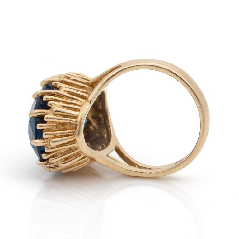A synthetic blue spinel ring.