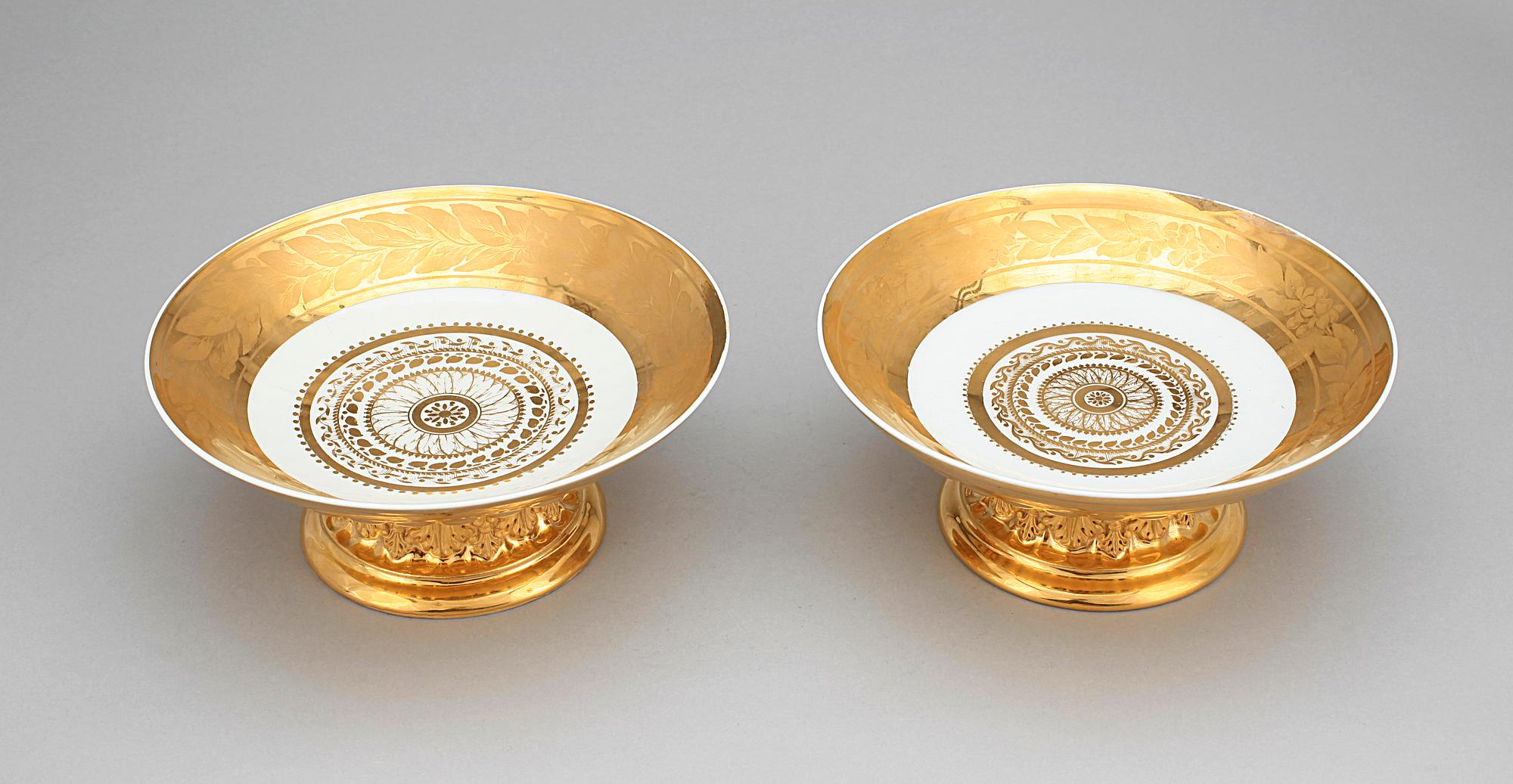 UPPSATSSKÅLAR, 2 st, porslin, möjl Ryssland sekelskiftet 1900.