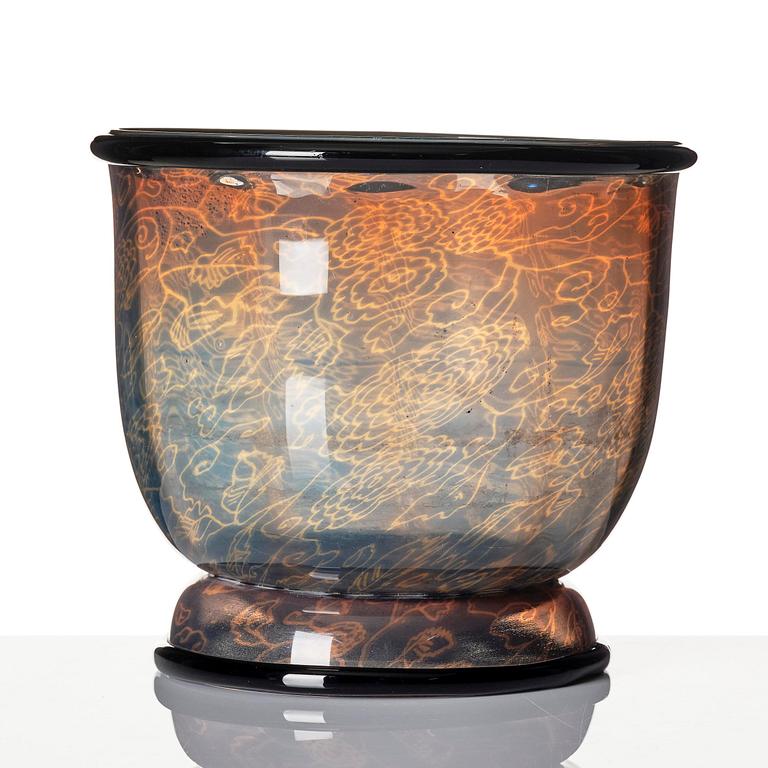 Edward Hald, a graal glass bowl, Orrefors, 1918, no 535.