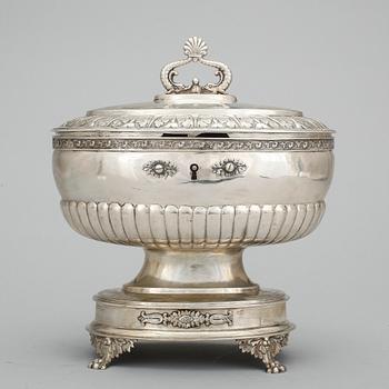 SOCKERSKRIN, silver, empire, Carl Petter Lampa, Stockholm 1831. Vikt  ca 723 gram.