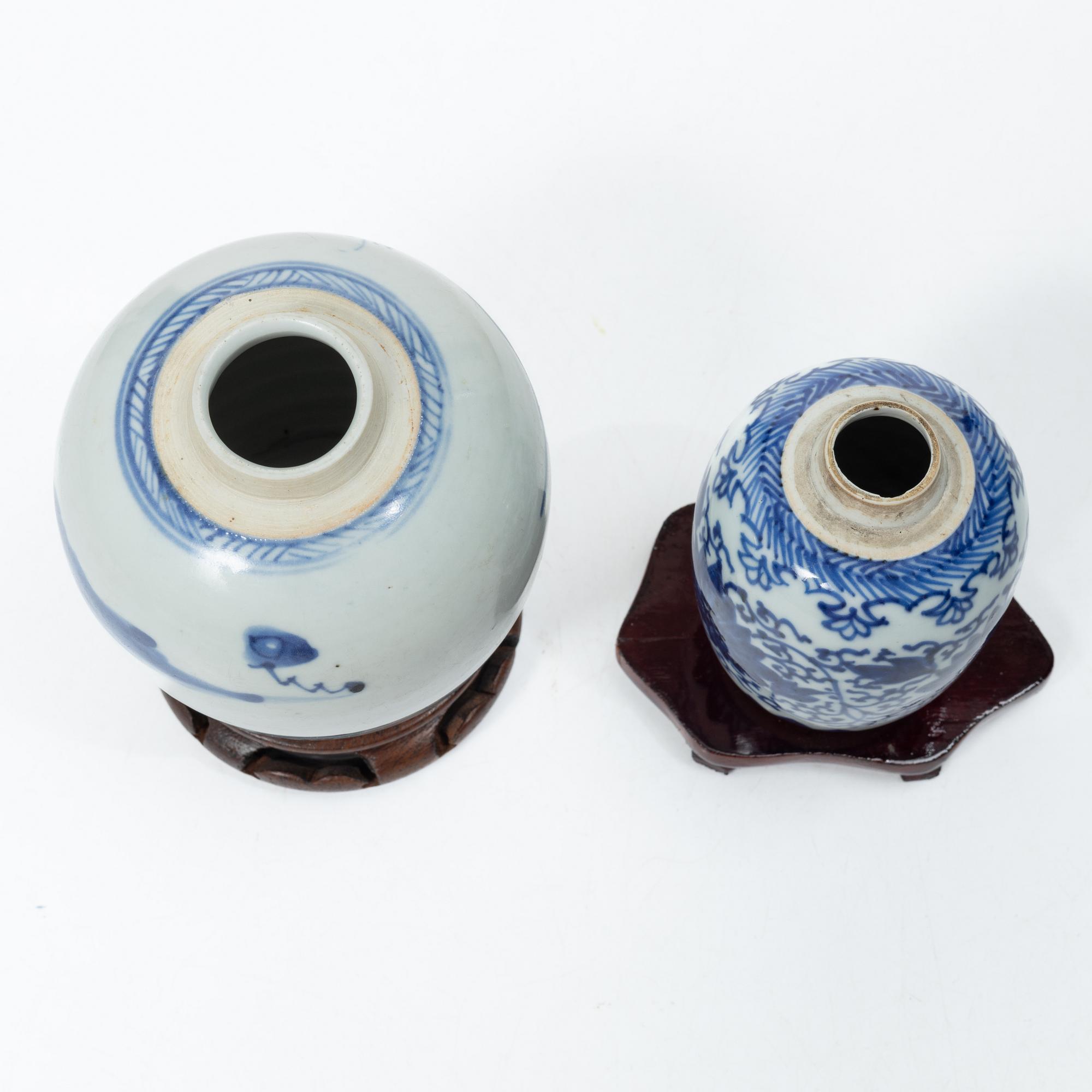 A Chinese blue and white porcelain moonflask and two jars, Qing dynasty, 18/19th century.