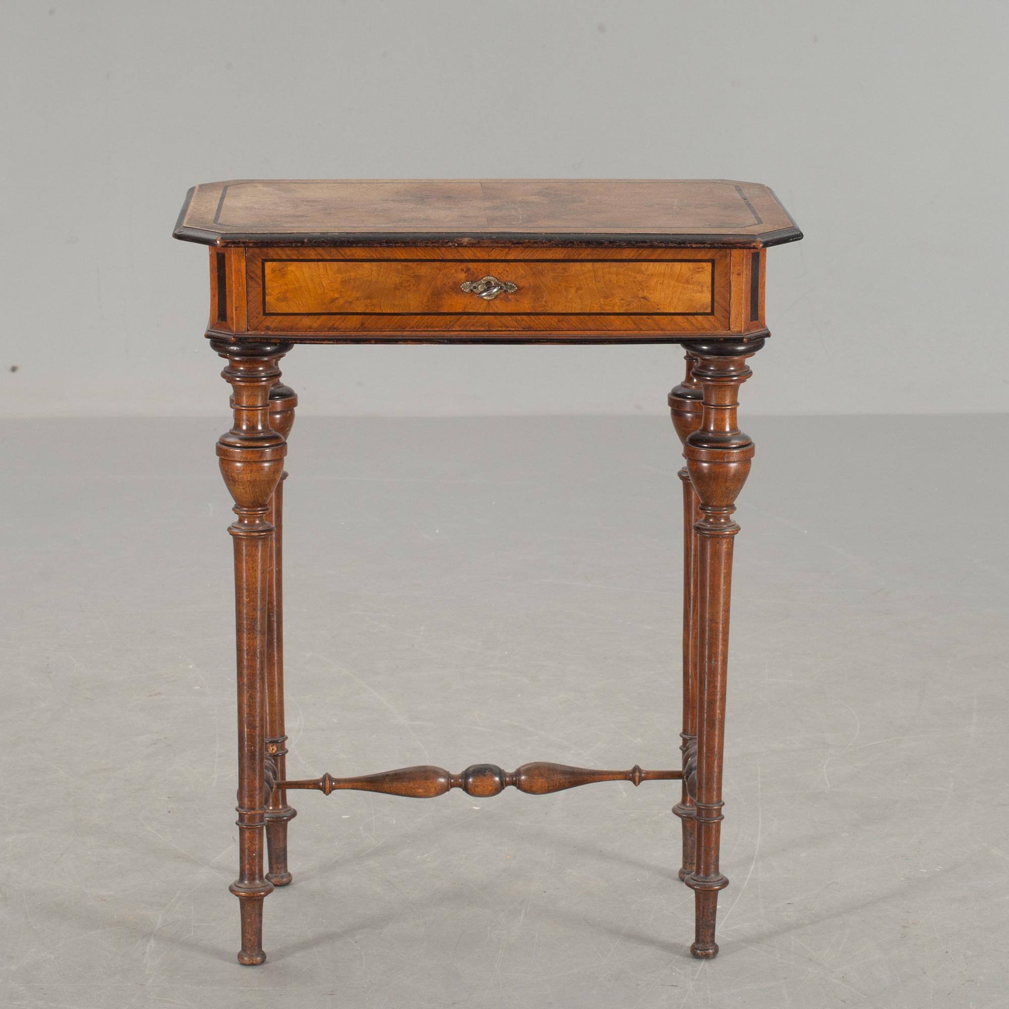 DAMARBETSBORD, sent 1800-tal.