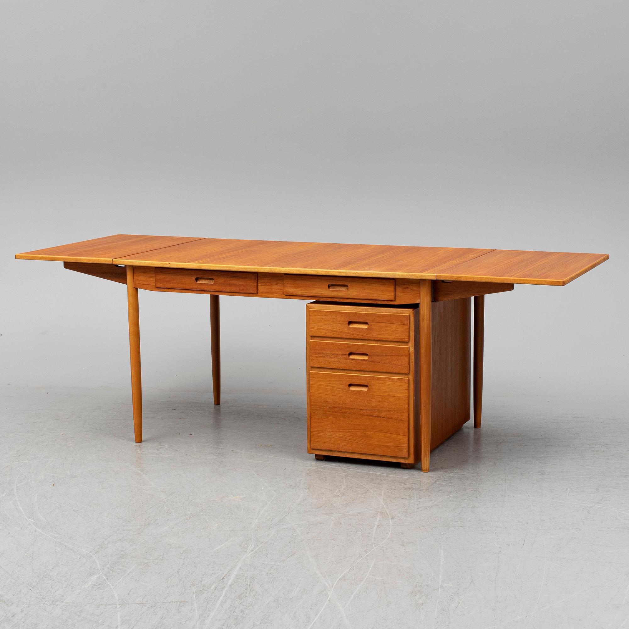 NILS JONSSON, a desk with chest of drawers, late 20th century.