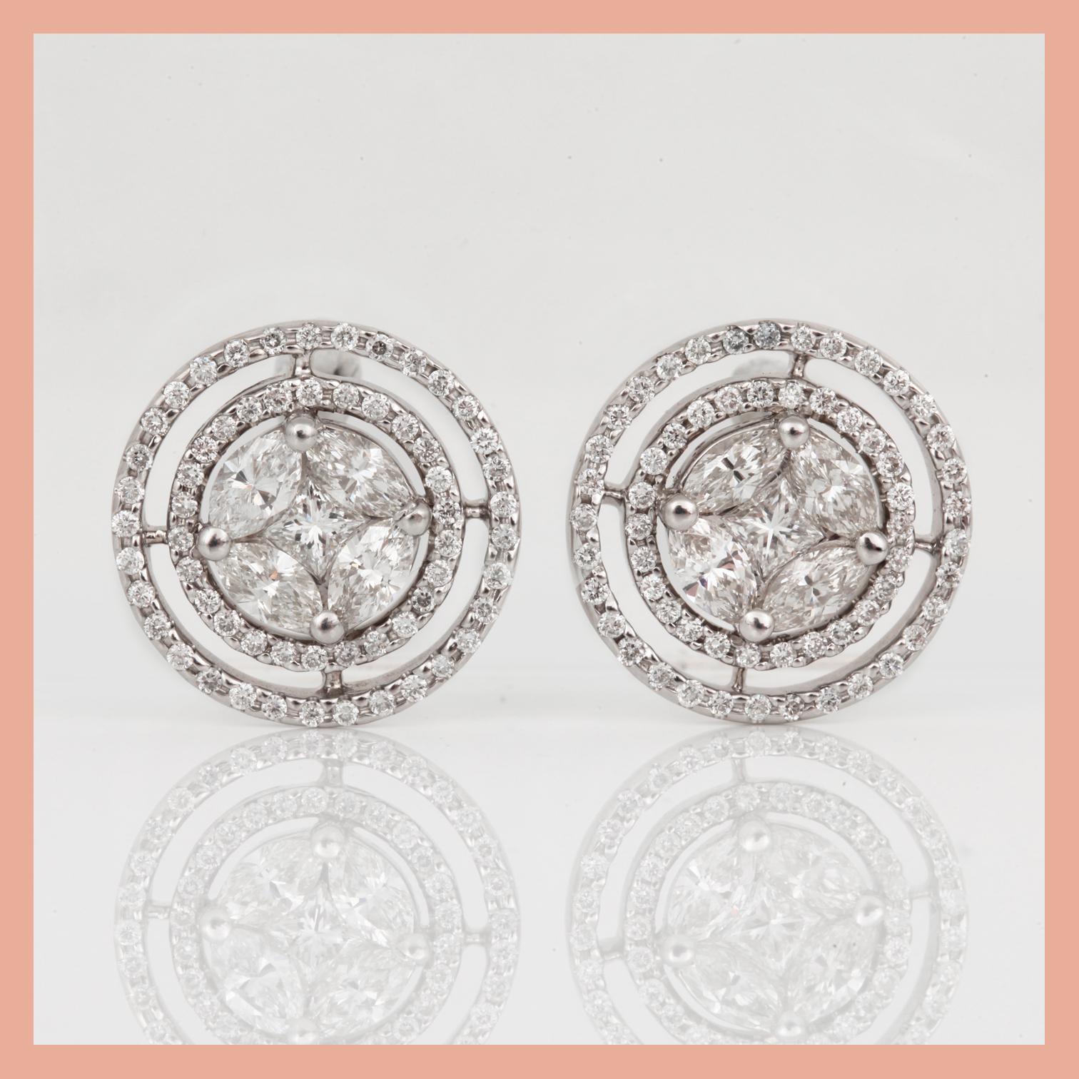 ÖRHÄNGEN, 18K vitguld med olika slipade diamanter, tot ca 1,00 ct. Total vikt ca 6,26 g.