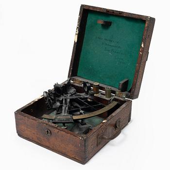 A sextant, London, around 1900.