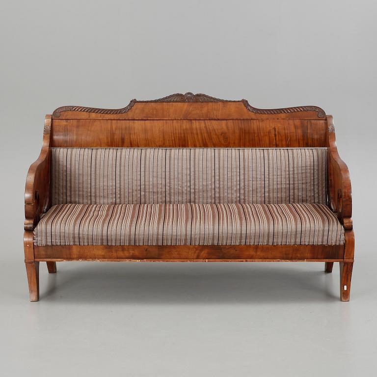 SALONGSGRUPP, 6 delar, Ryssland/Balticum 1800-tal.