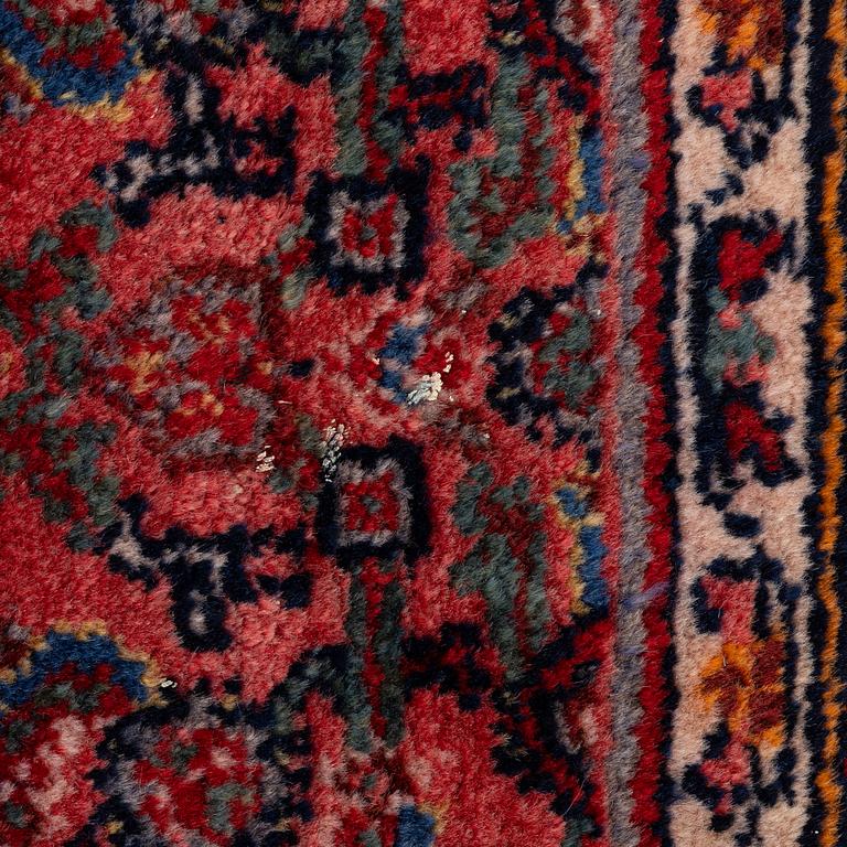 A semi-antique Ingelas carpet, c. 212 x 140 cm.