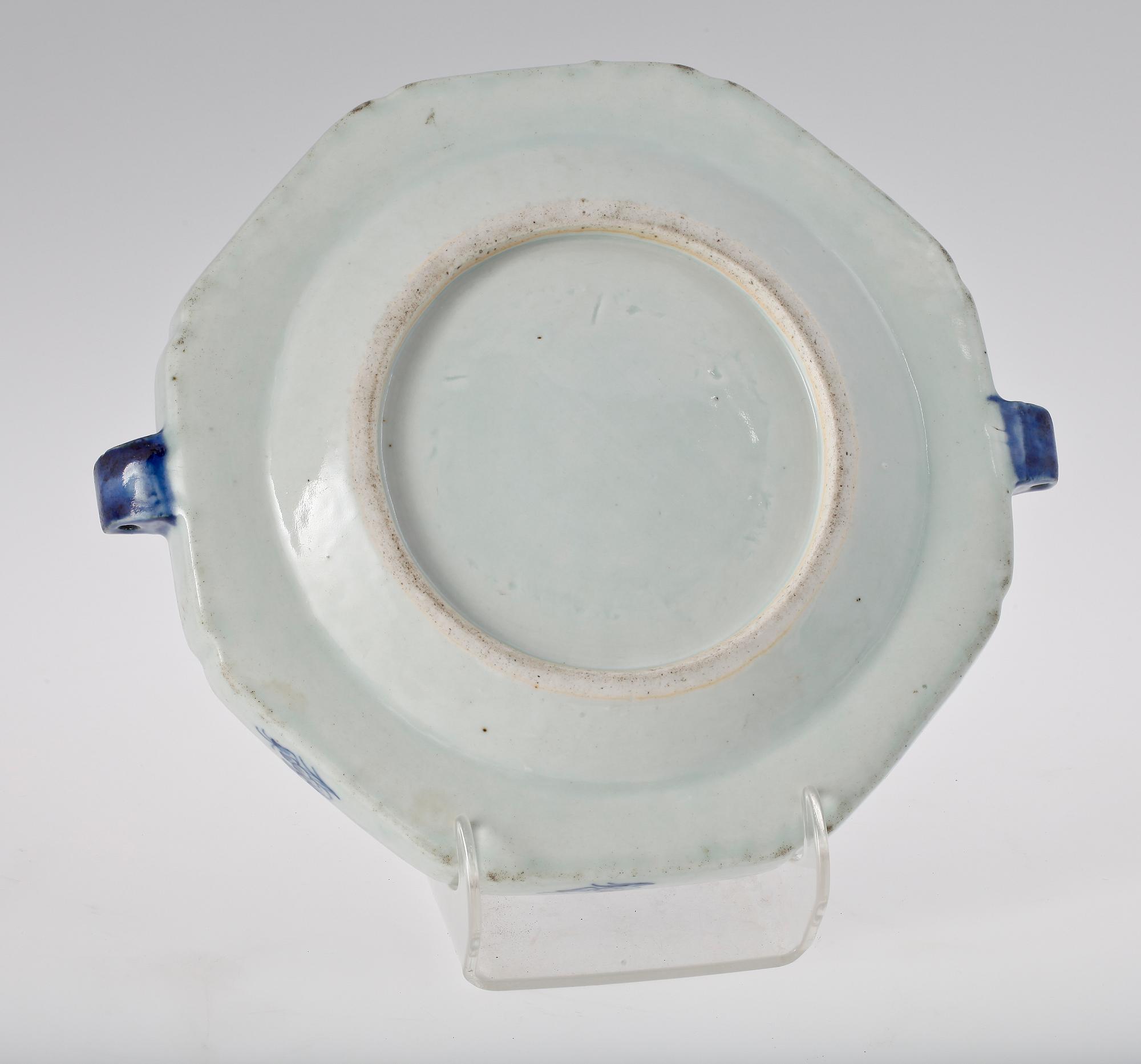 VÄRMEFAT, porslin, Kina. 1800-tal.
