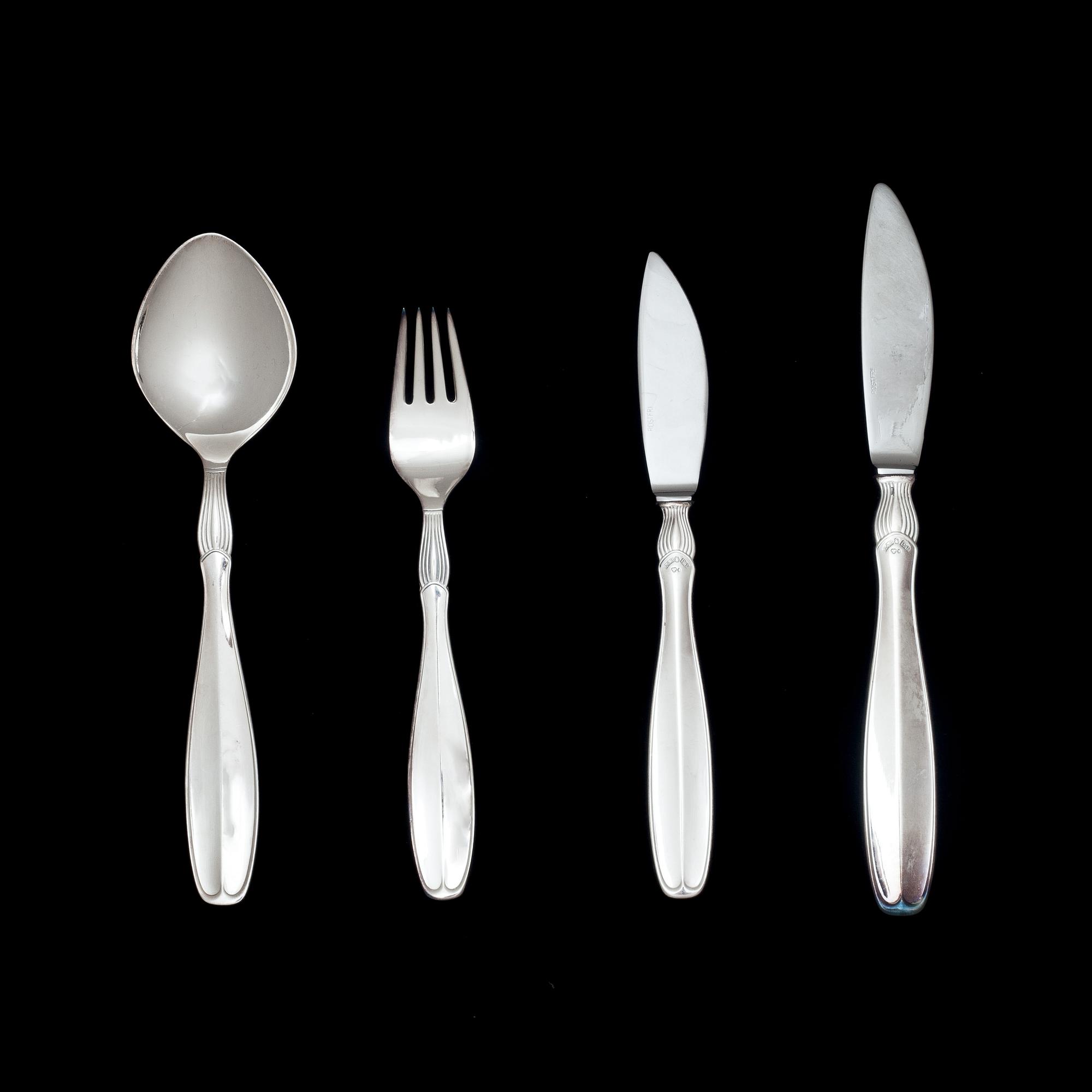 BESTICKUPPSÄTTNING, 32 delar, silver, "Vängåva", GAB, 1900-talets fjärde kvartal. Tot vikt ink rostfria blad ca 1590 g.