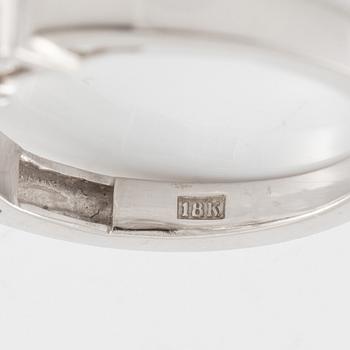 Ring 18K gold with diamonds in various cuts.