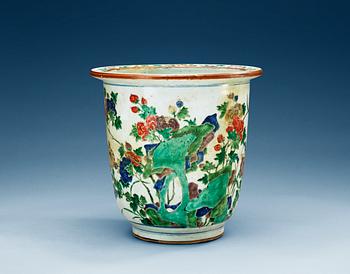 1385. A large famille verte jardiniere, Qing dynasty, Kangxi (1662-1722).