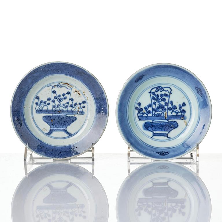 Fat, 10 stycken, porslin. Qingdynastin, 1700-tal.