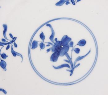SKÅLFAT, 2 st, porslin, Kina, Qianlong 1736-95.