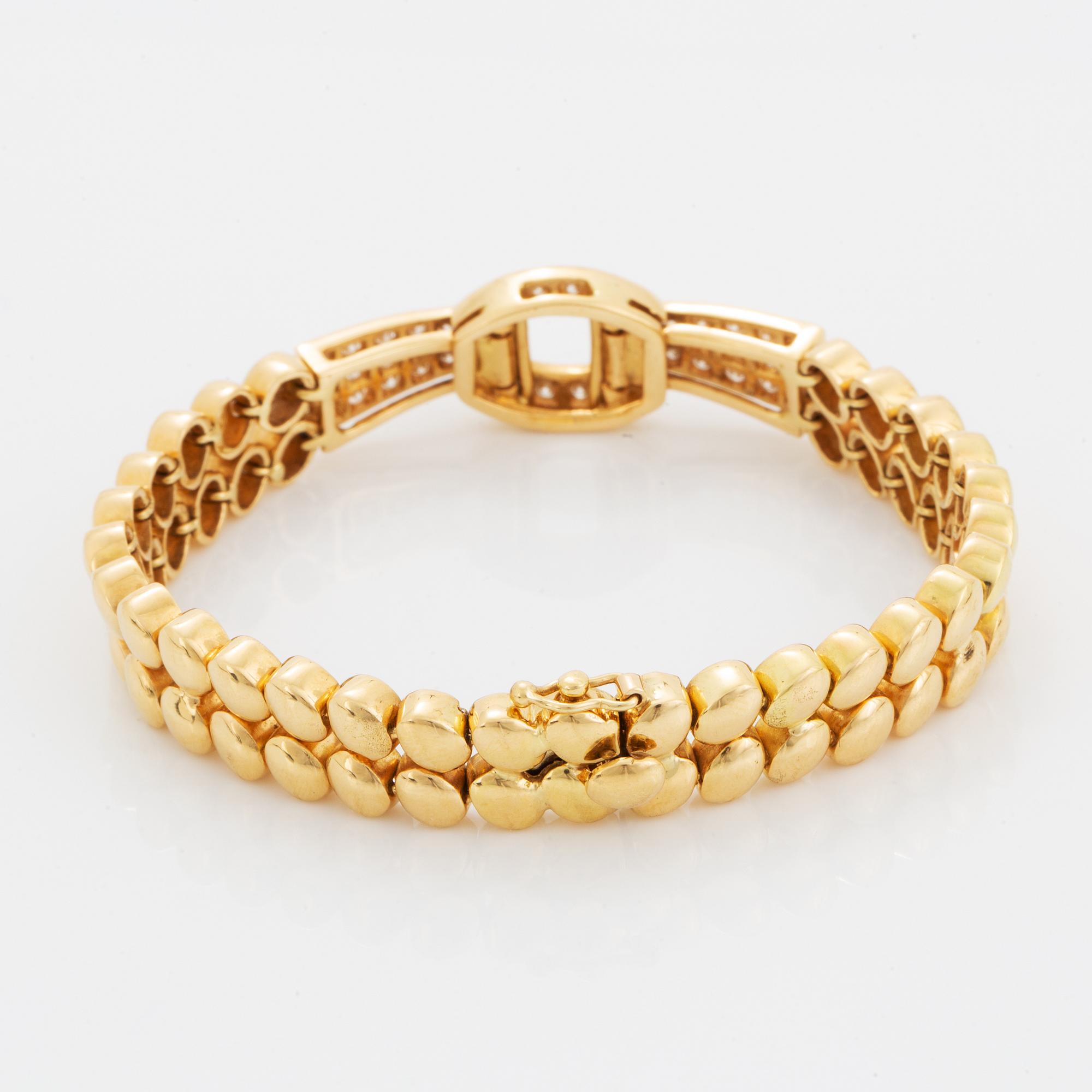 An 18K gold necklace and bracelet.